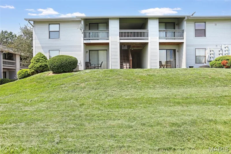 1630 Summergate Parkway #J, St Peters, MO β listing photo 1