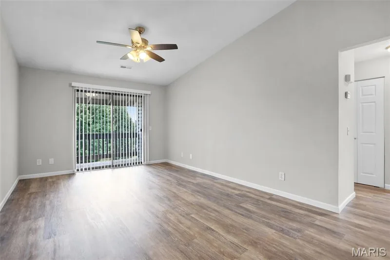 1630 Summergate Parkway #J, St Peters, MO 63303 — listing photo 4 of 19