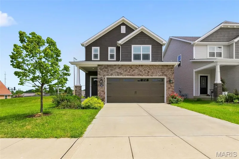 135 Woodline Court, St Peters, MO 63376 — listing photo 2 of 38