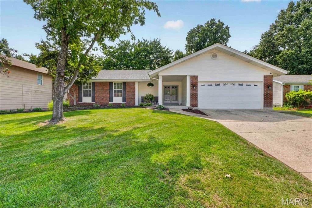 2713 Sundowner Drive, St Charles, MO 63303 — listing photo 1 of 24