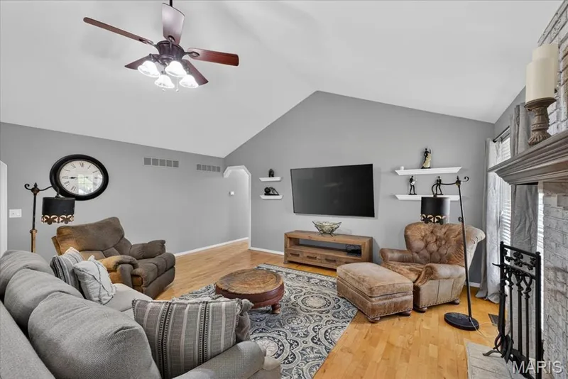 2713 Sundowner Drive, St Charles, MO 63303 — listing photo 6 of 24