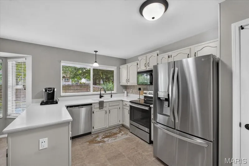 2713 Sundowner Drive, St Charles, MO 63303 — listing photo 8 of 24