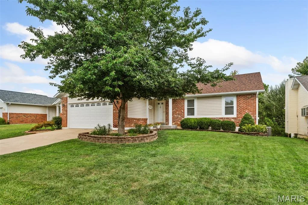15 Dorchester Court, St Peters, MO 63376 — listing photo 1 of 61