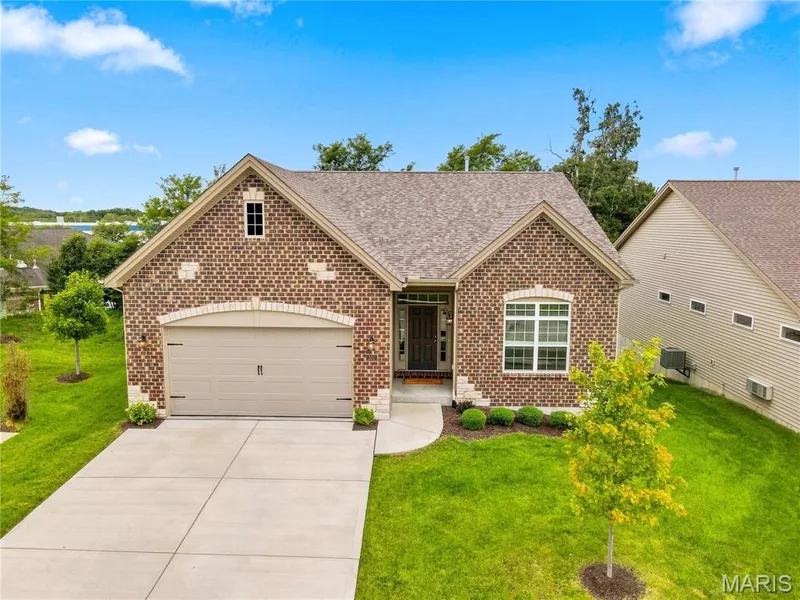 201 Keaton Woods Drive, St Charles, MO 63368 — listing photo 2 of 41