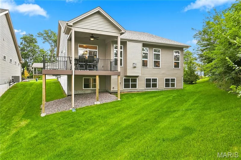 201 Keaton Woods Drive, St Charles, MO 63368 — listing photo 3 of 41
