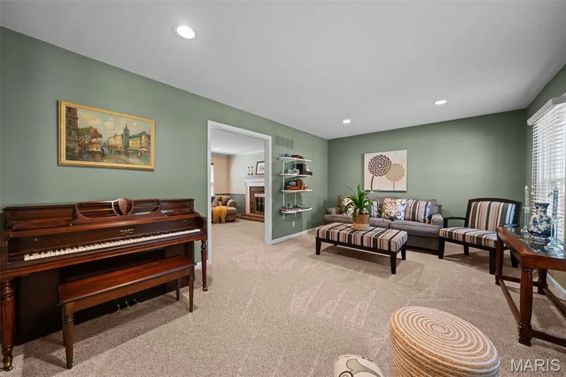 LIVING ROOM — 268 Kinderhook Drive, Chesterfield, MO 63017