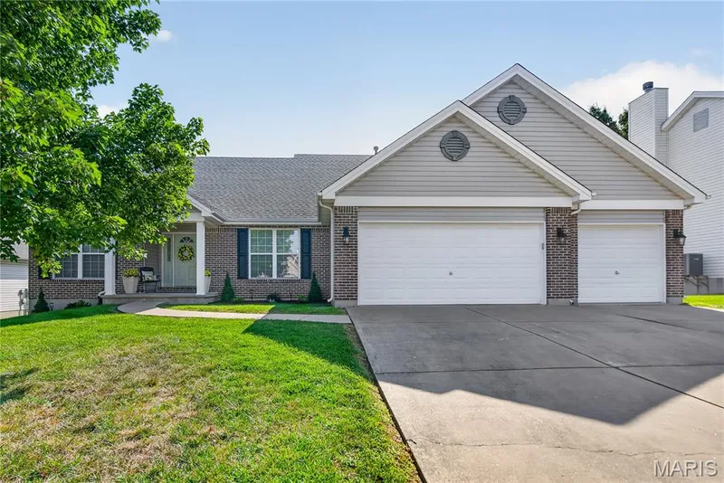 1314 Brighton Crest Drive, O'Fallon, MO 63366 — listing photo 3 of 53