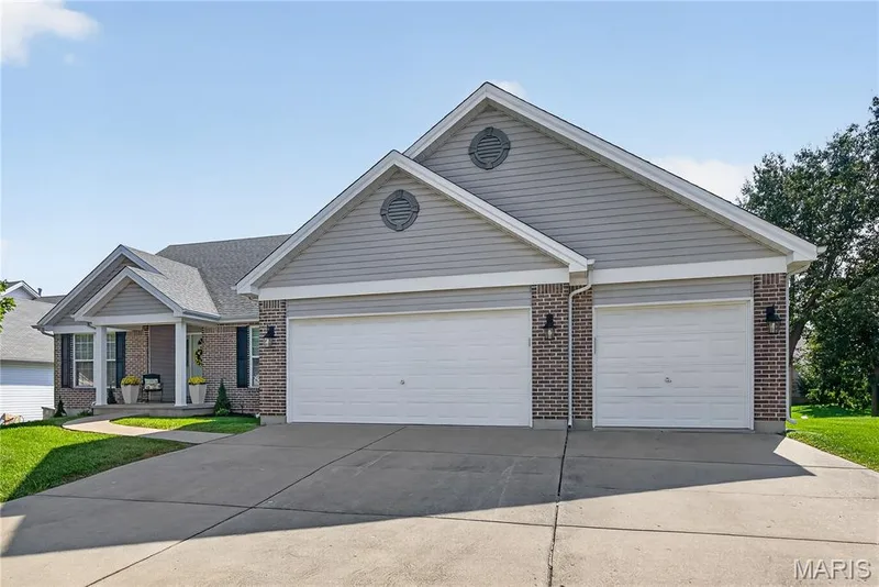 1314 Brighton Crest Drive, O'Fallon, MO 63366 — listing photo 4 of 53