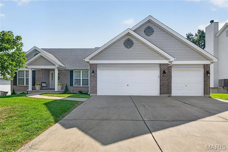 1314 Brighton Crest Drive, O'Fallon, MO 63366 — listing photo 5 of 53