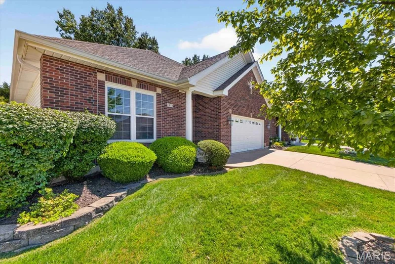 2418 Golden Bear Way #711A, Wentzville, MO 63385 — listing photo 2 of 69