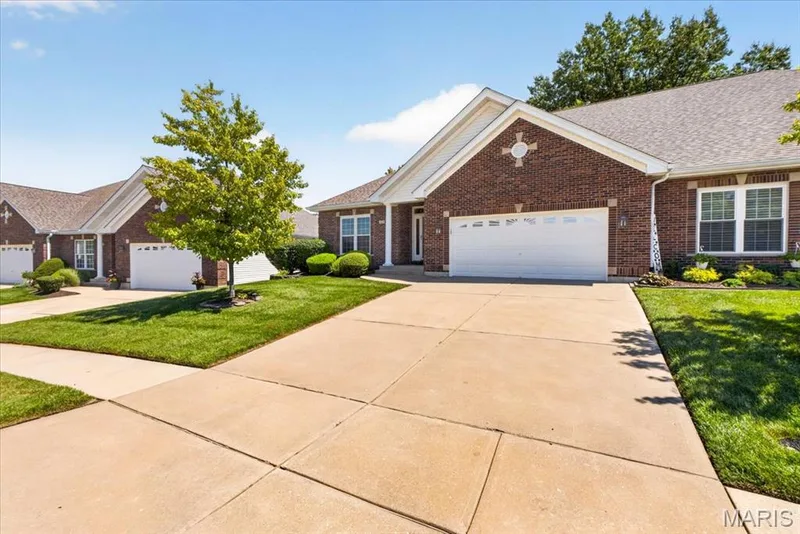 2418 Golden Bear Way #711A, Wentzville, MO 63385 — listing photo 3 of 69
