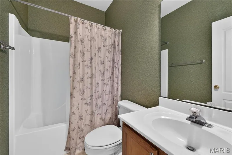 Second full bath with tub/shower — 2418 Golden Bear Way #711A, Wentzville, MO 63385