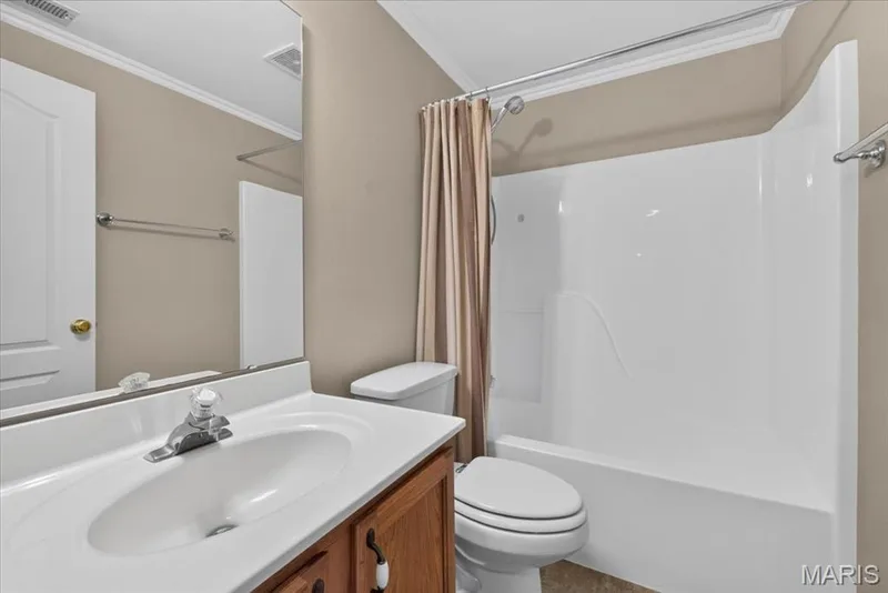 Full bath in lower level with shower/tub — 2418 Golden Bear Way #711A, Wentzville, MO 63385