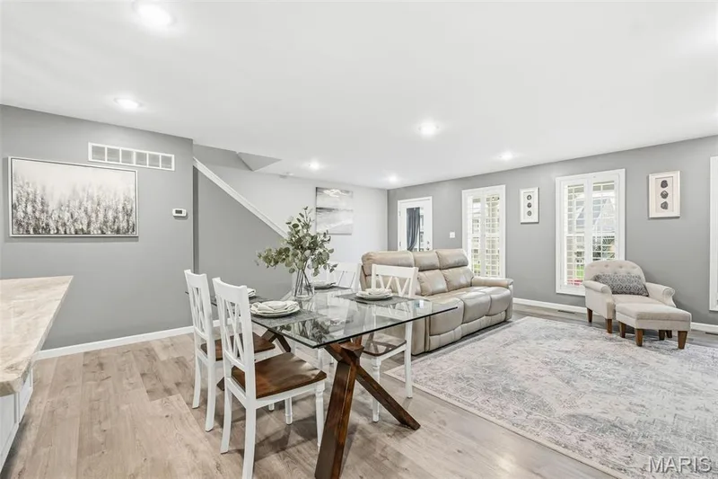 1064 Dyess Way, St Charles, MO 63301 — listing photo 4 of 32