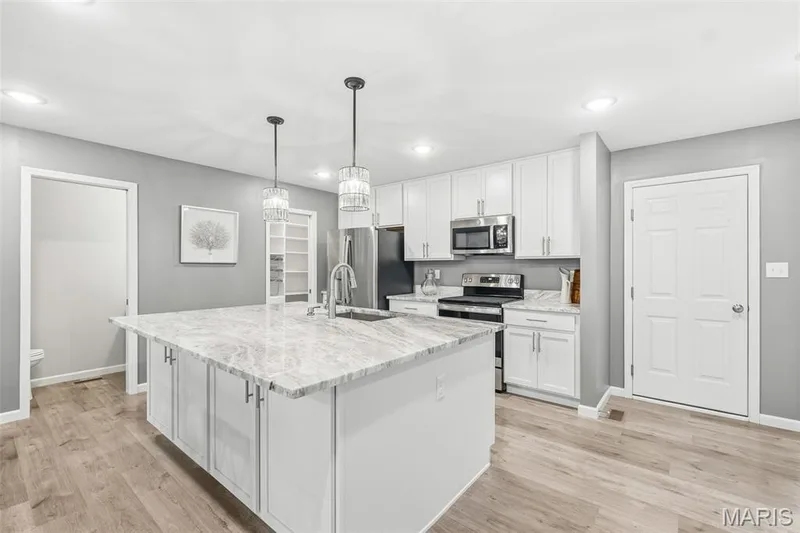 1064 Dyess Way, St Charles, MO 63301 — listing photo 9 of 32