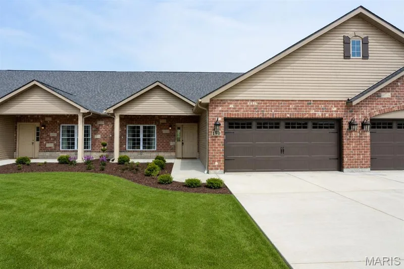 190 Santa Elena Drive, Wentzville, MO β listing photo 1
