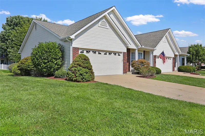 32 Green Park Lane #32A, O'Fallon, MO 63366 — listing photo 2 of 28