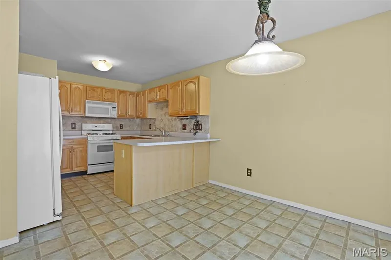 32 Green Park Lane #32A, O'Fallon, MO 63366 — listing photo 7 of 28