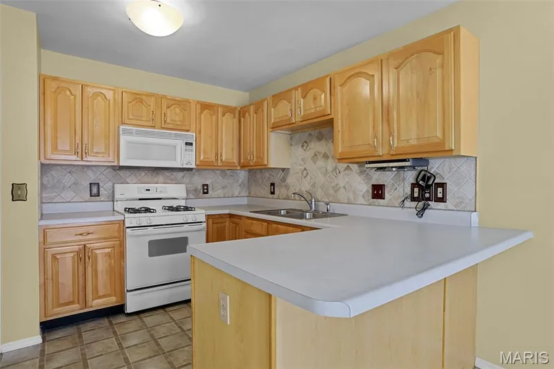 32 Green Park Lane #32A, O'Fallon, MO 63366 — listing photo 8 of 28