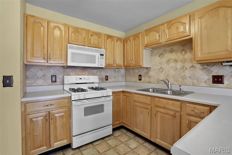 32 Green Park Lane #32A, O'Fallon, MO 63366 — listing photo 10 of 28