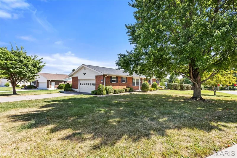 732 Fir Drive, St Charles, MO 63301 — listing photo 2 of 22