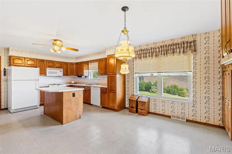 732 Fir Drive, St Charles, MO 63301 — listing photo 9 of 22