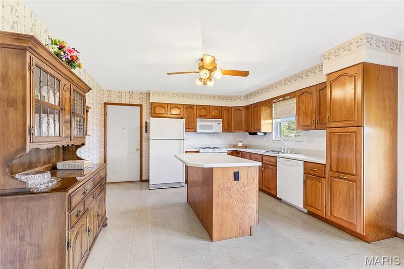 732 Fir Drive, St Charles, MO 63301 — listing photo 10 of 22