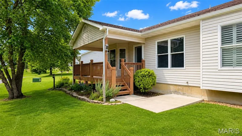 1061 Silo Bend Drive, Wentzville, MO 63385 — listing photo 2 of 44