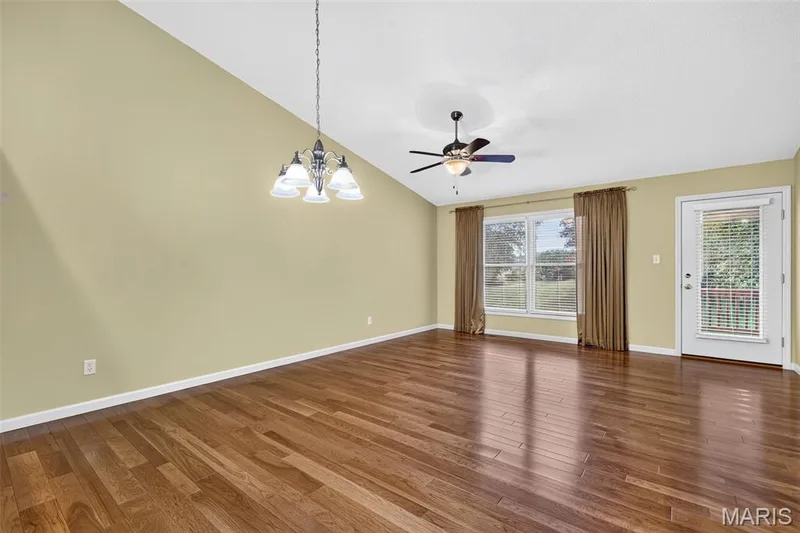 1061 Silo Bend Drive, Wentzville, MO 63385 — listing photo 4 of 44