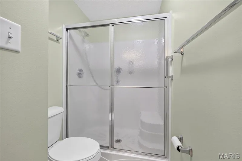 Primary Toilet/ Shower w/ seat — 1061 Silo Bend Drive, Wentzville, MO 63385