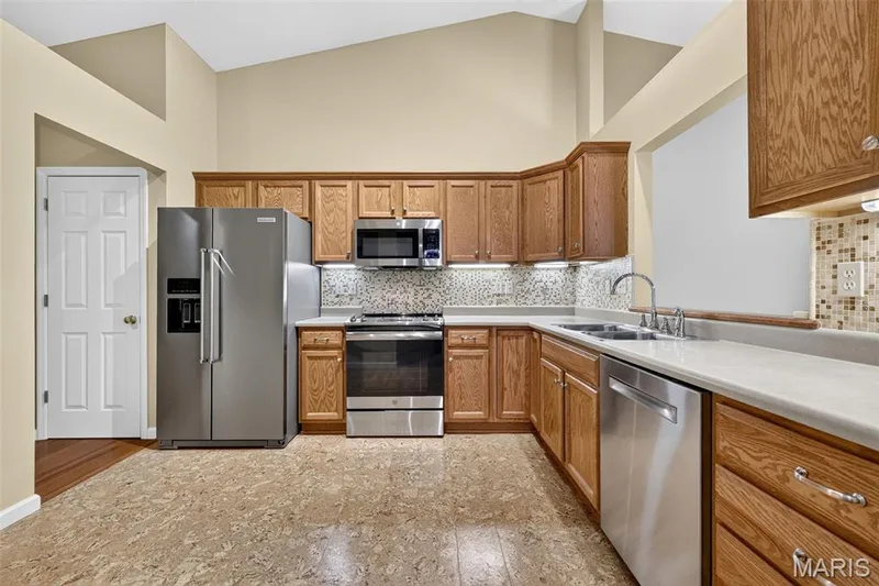 1061 Silo Bend Drive, Wentzville, MO 63385 — listing photo 13 of 44