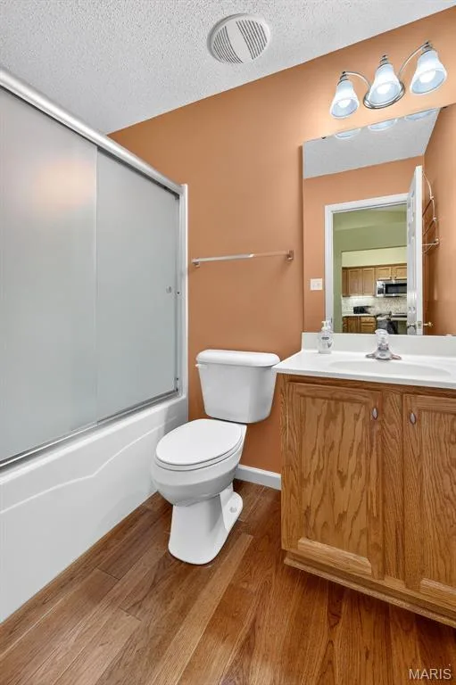 Main Floor Full Bath — 1061 Silo Bend Drive, Wentzville, MO 63385