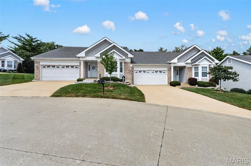 Attached villa near cul de sac — 2417 S Lakeridge Court #14, Lake St. Louis, MO 63367