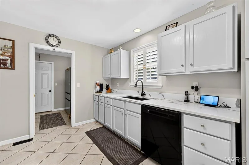 2417 S Lakeridge Court #14, Lake St. Louis, MO 63367 — listing photo 11 of 34