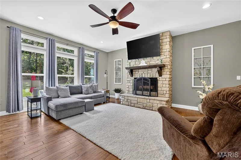 524 Stonewolf Creek Drive, Wentzville, MO 63385 — listing photo 5 of 56