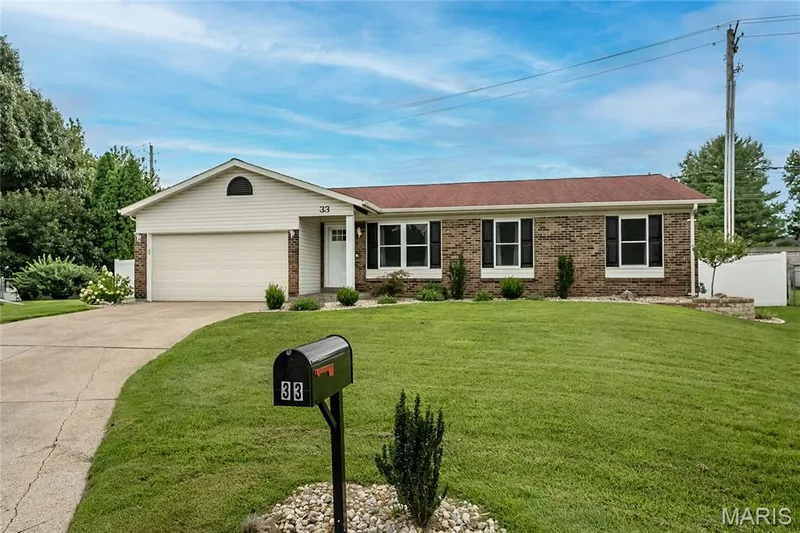 33 W Garden Walk Drive, St Peters, MO 63376 — listing photo 2 of 38
