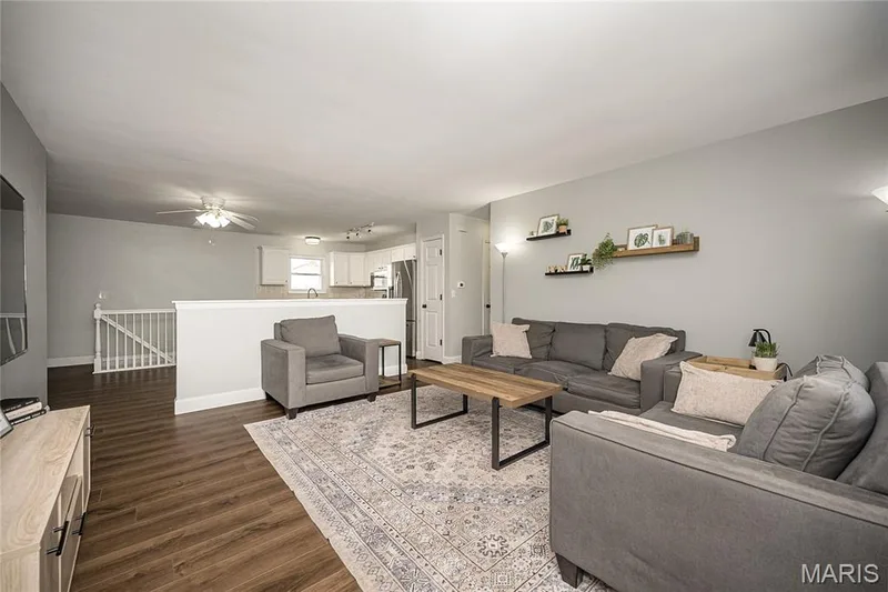 33 W Garden Walk Drive, St Peters, MO 63376 — listing photo 4 of 38