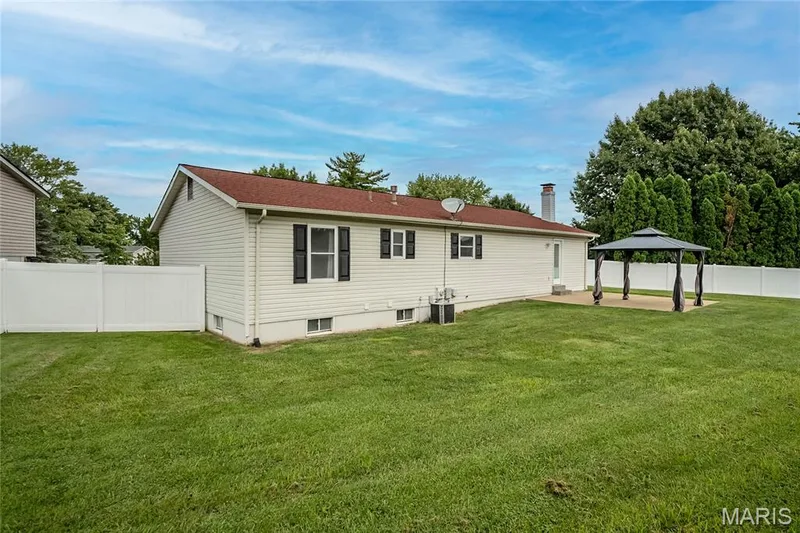 33 W Garden Walk Drive, St Peters, MO 63376 — listing photo 36 of 38