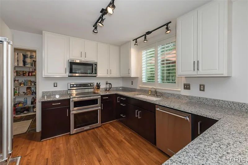 204 Hillsboro Court, O'Fallon, MO 63368 — listing photo 15 of 51