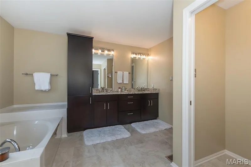 204 Hillsboro Court, O'Fallon, MO 63368 — listing photo 26 of 51