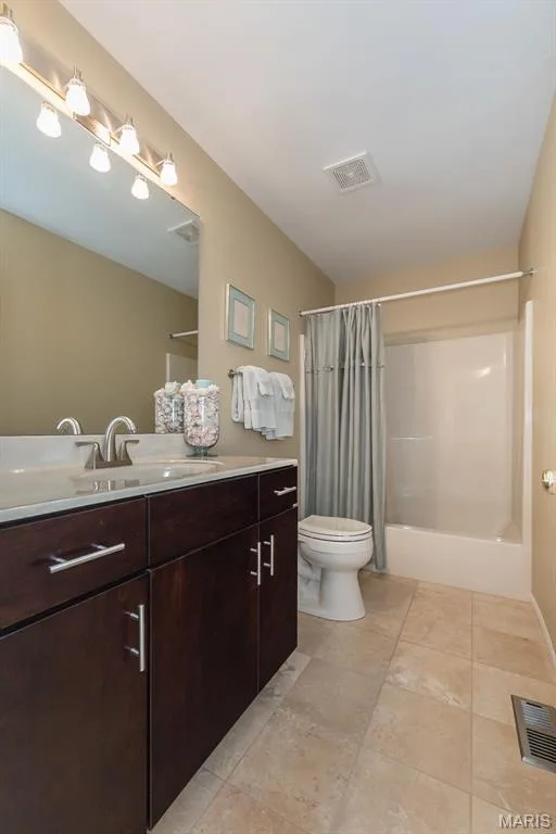 204 Hillsboro Court, O'Fallon, MO 63368 — listing photo 32 of 51