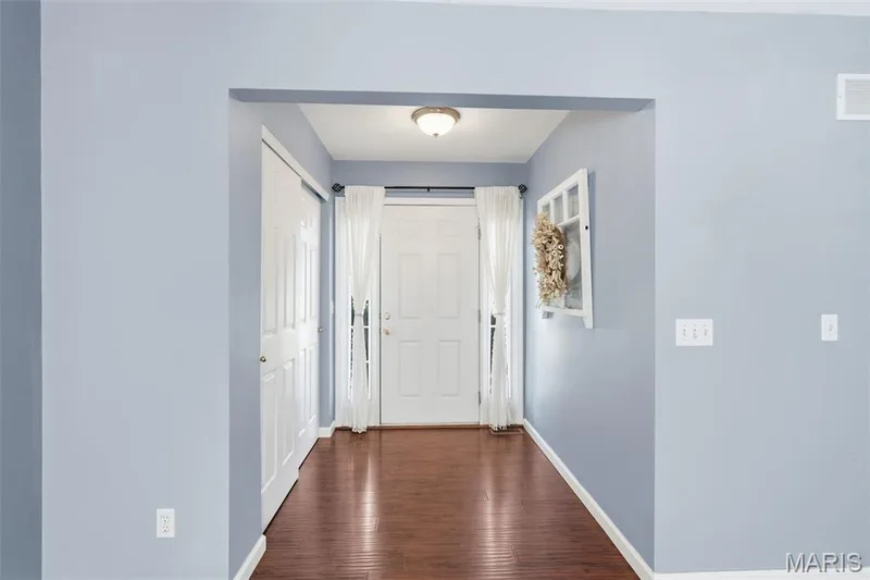 1018 Reddington Timbers Drive, St Charles, MO 63304 — listing photo 4 of 31