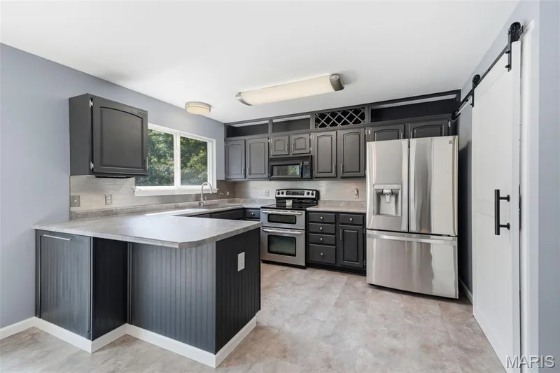 1018 Reddington Timbers Drive, St Charles, MO 63304 — listing photo 9 of 31