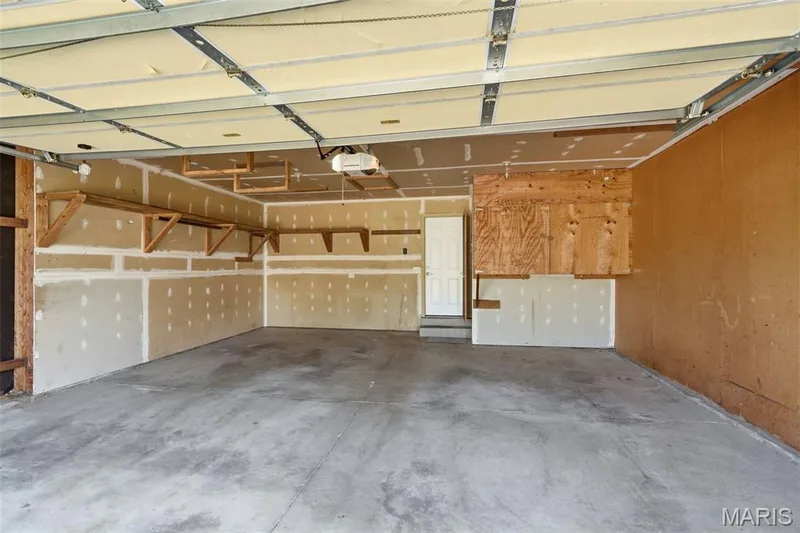 1018 Reddington Timbers Drive, St Charles, MO 63304 — listing photo 27 of 31