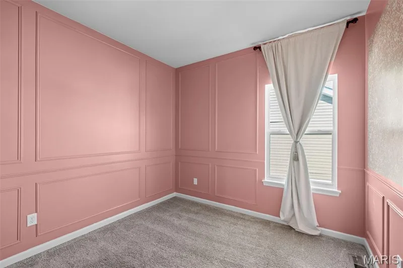 More pretty wood trim — 213 Charlestowne Place Drive, St Charles, MO 63301