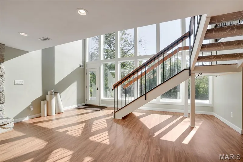 Light and bright! — 2508 Peppermill Lake Court, Chesterfield, MO 63005