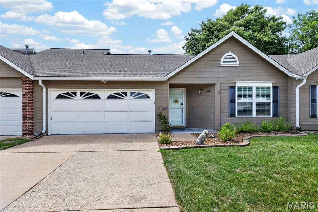 1359 Kyle Drive #14B, St Charles, MO 63304 — listing photo 1 of 38