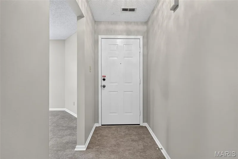 1359 Kyle Drive #14B, St Charles, MO 63304 — listing photo 3 of 38