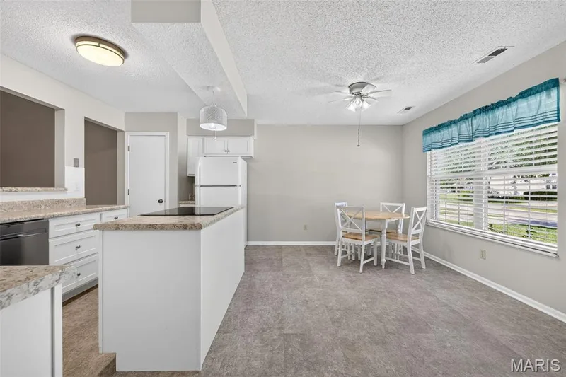 1359 Kyle Drive #14B, St Charles, MO 63304 — listing photo 8 of 38
