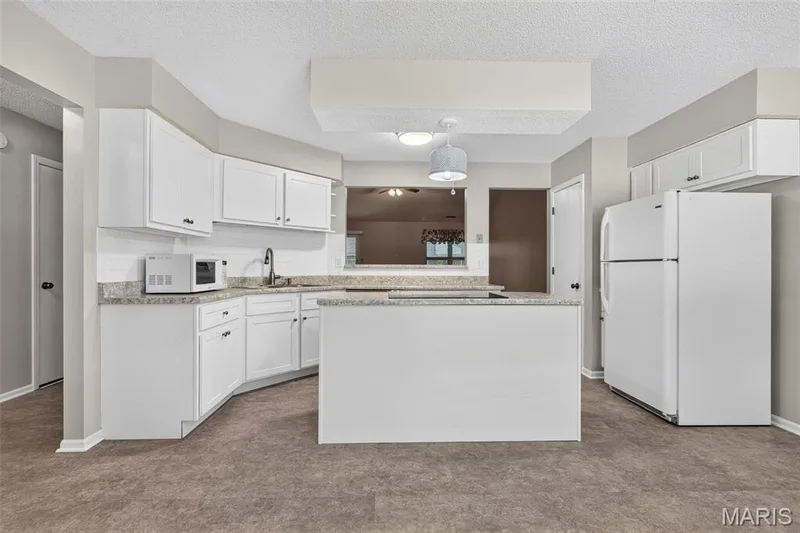 1359 Kyle Drive #14B, St Charles, MO 63304 — listing photo 11 of 38